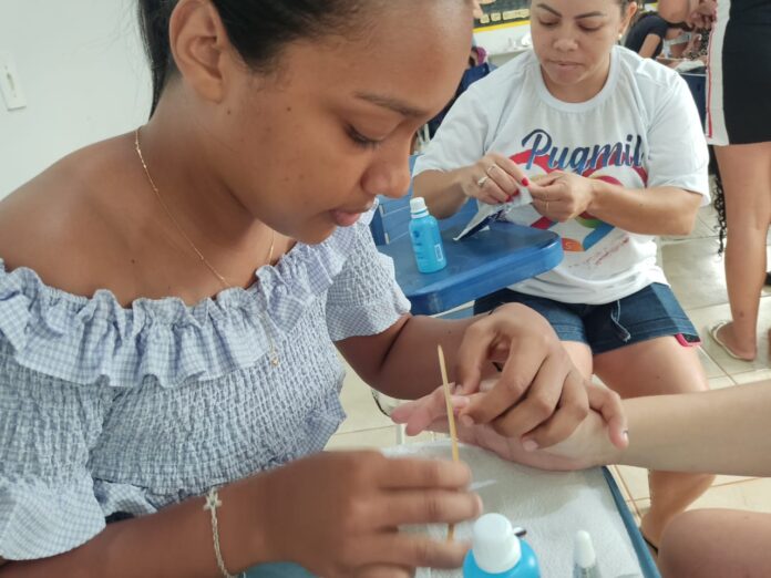 foto 1 Alunas praticam o passo a passo dos cursos da Inclusão Produtiva do Governo do Tocantins