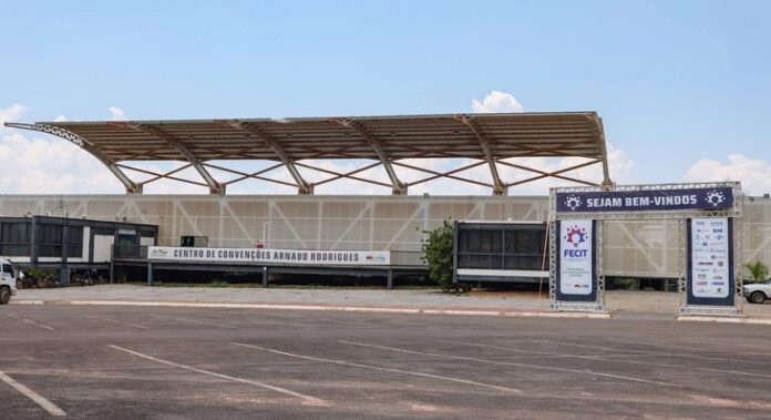 2a18d57458af4ea3f9c44849d5e55026