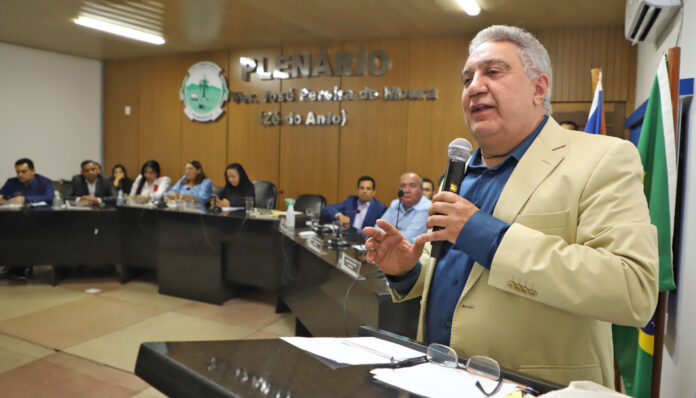 F1-Laurez Moreira-recebe-titulo-cidadão-honorario-Palmeiropolis-TO-foto-Antonio Gonçalves-Gvo-TO (1)