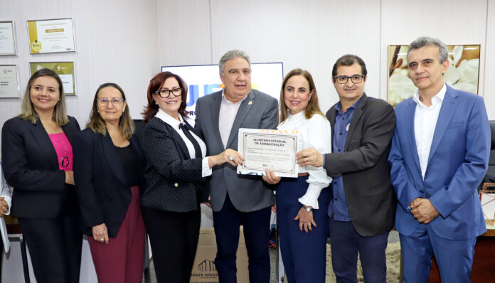 F3-Vice-Gov-Laurez-Moreira-recebe-doacao-euipamento-TJ-AG-3