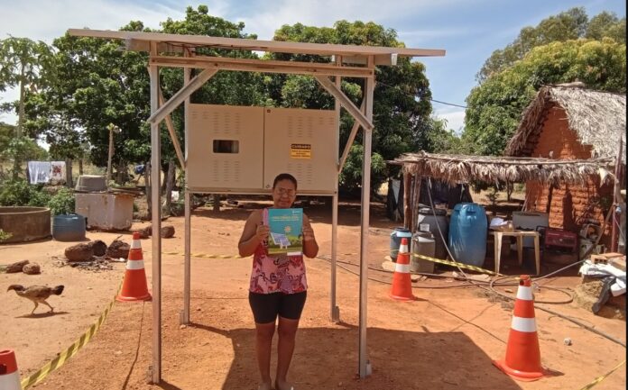 Maria de Lurdes, moradora de Paranã, com sistema SIGFI