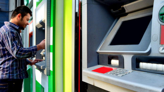 de acordo com o Código de Defesa do Consumidor (CDC), é ilegal aumentar preços sem informar previamente o consumidor